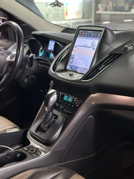 CarMedia ZF-1002-Q6 ("Тесла-Стиль") штатная магнитола для Ford Kuga 2013+ на Android 11 с 8GB, DSP, 4G