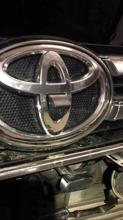 Штатная камера переднего вида AVS324CPR (119 AHD/CVBS) с переключателем HD и AHD для автомобилей TOYOTA