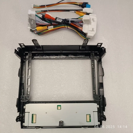 Штатная магнитола Toyota Land Cruiser 200 2015-2021 (для авто с JBL Synthesis) (глянцевая) Canbox EVO 2K 5833-9-0343 на Android 14 (4G-SIM, 16/512, DSP, QLed, AI, 360)