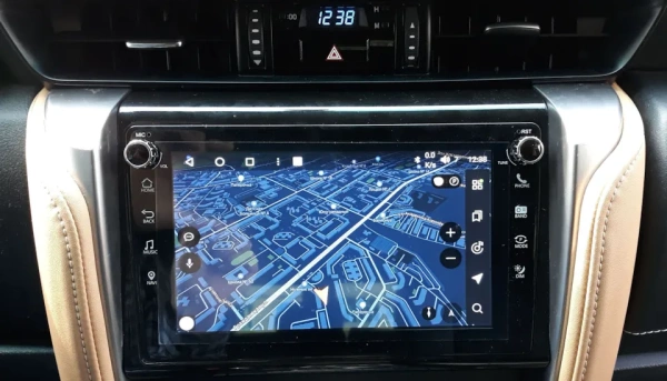 Штатная магнитола Toyota Fortuner 2 2015-2024 Canbox M-Line 7801-9106 Android 10 (4G-SIM, 2/32, DSP, IPS) С крутилками