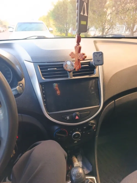 Штатная магнитола Hyundai Solaris, Accent 4 2010-2019 Canbox EVO 2K 5833-9-2275 на Android 14 (4G-SIM, 16/512, DSP, QLed, AI, 360)