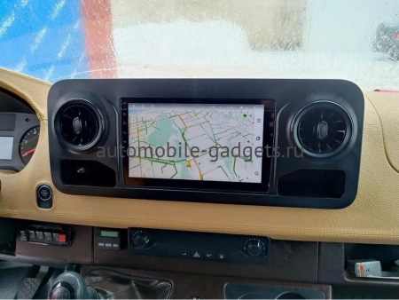 Carmedia SF-1021-N штатная магнитола для Mercedes Sprinter 2018+ на Android 12 c 4GB, DSP, 4G