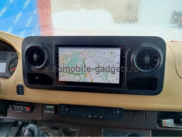 Mercedes-Benz Sprinter (w907) 2018-2024 Canbox M-Line 4543-10-2049 на Android 10 (4G-SIM, 2/32, DSP, QLed)