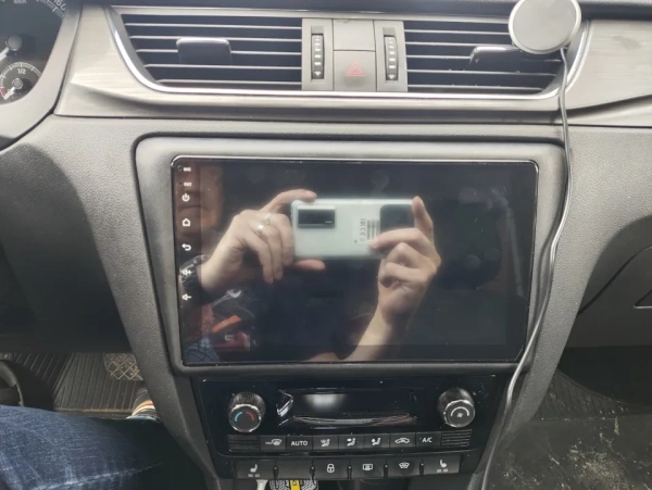 Штатная магнитола OEM RK9-9417 для Skoda Rapid 2012-2020 на Android 10 (CarPlay, AHD, 1/32)