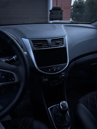 Штатная магнитола Hyundai Solaris, Accent 4 2010-2019 Canbox EVO 2K 5833-9-2275 на Android 14 (4G-SIM, 16/512, DSP, QLed, AI, 360)