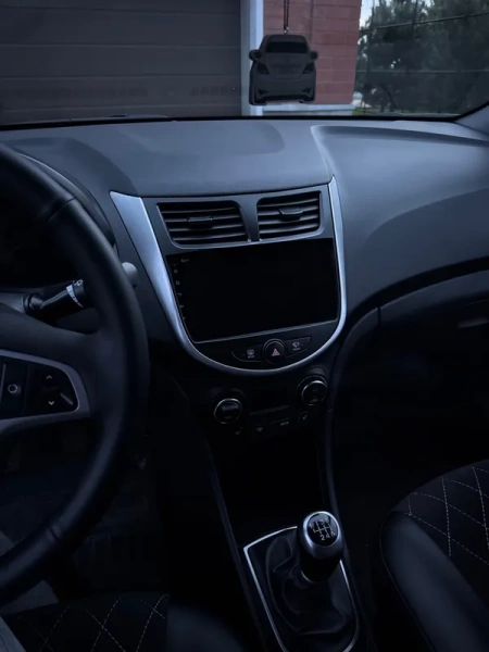 Штатная магнитола Hyundai Solaris, Accent 4 2010-2019 Canbox EVO 2K 5833-9-2275 на Android 14 (4G-SIM, 16/512, DSP, QLed, AI, 360)
