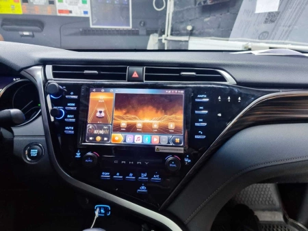 Carmedia SF-9695-OL-9009-Q-TS105 Штатная магнитола для Toyota Camry V70 2018-2021 на Android 14 c 6GB, DSP, 4G