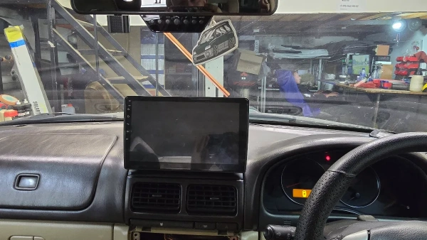 Штатная магнитола Subaru Forester 1997-2002 (взамен верхнего бардачка) Canbox Logic-i3 2K 5735-9-2597 на Android 11 (4G-SIM, 8/256, DSP, 360, QLed)