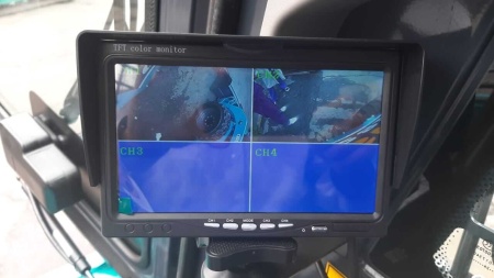 Автомобильный монитор 7" со встроенным квадратором для установки на приборную панель AVS4715BM