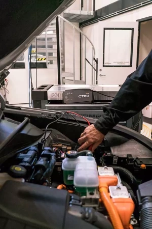 CTEK PRO25S Универсальное профессиональное зарядное устройство для аккумуляторов всех типов включая литиевые и AGM