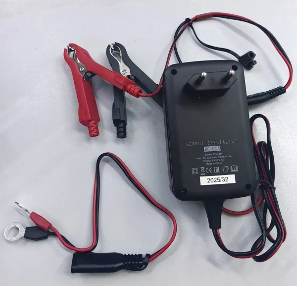 Автомобильное зарядное устройство BERKUT Specialist BC-01A