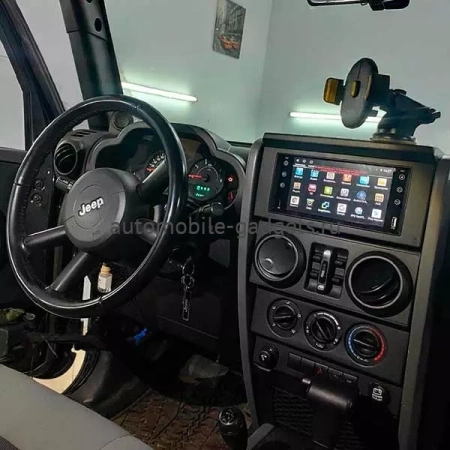 CarMedia KD-7228-P5-32 Штатная магнитола для Jeep, Dodge, Chrysler на Android 10 с 4GB, DSP