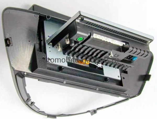 Металлические крепления для переноса корпуса магнитолы в горизонтальное положение 