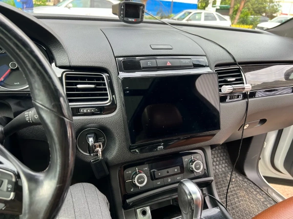 Штатная магнитола Canbox Logic-i3 2K 5735-9476 для Volkswagen Touareg 2 2010-2018 на Android 11 (4G-SIM, 8/256, DSP, 360, QLed)